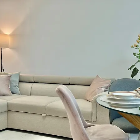Apartment & Stylish For 4 Guests *