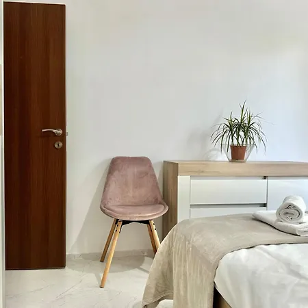 & Stylish For 4 Guests Apartment
