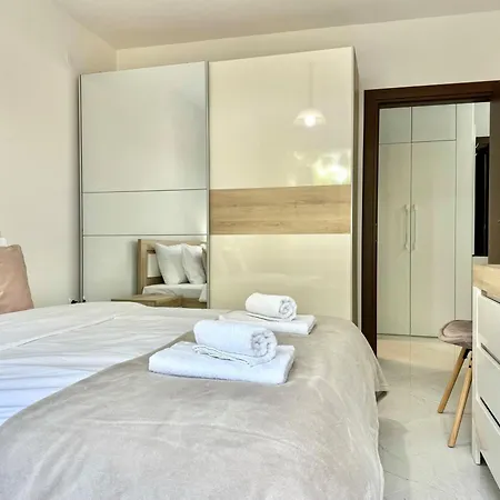 & Stylish For 4 Guests Apartment
