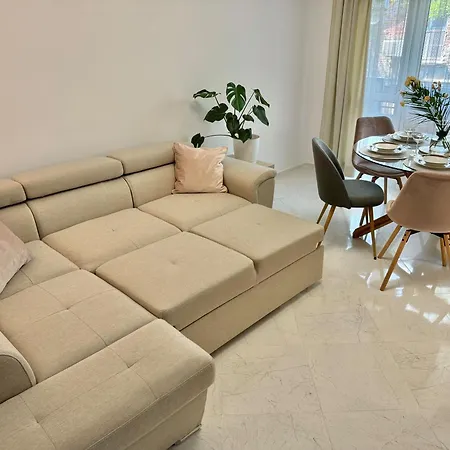 Apartment & Stylish For 4 Guests